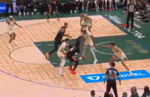 文班亚马逆天空接隔扣特纳！马刺狂胜雄鹿迎8连胜，直指MVP